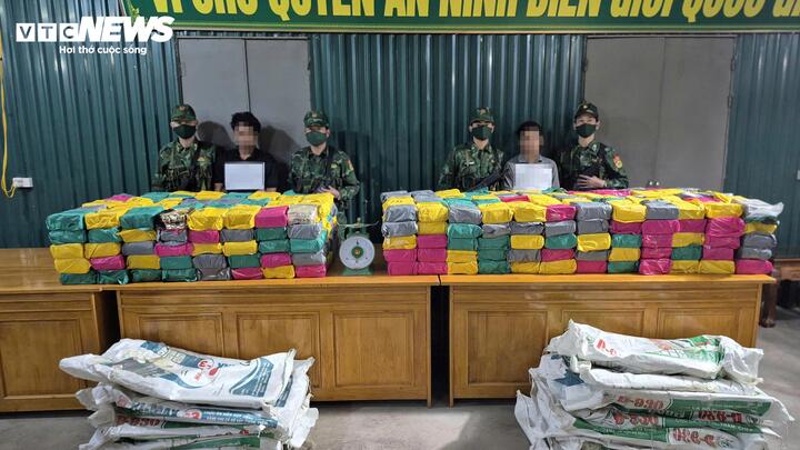 Bắt xe đầu kéo chở nửa tấn ma tuý xếp chồng như gạo từ Lào vào Việt Nam - Ảnh 2.