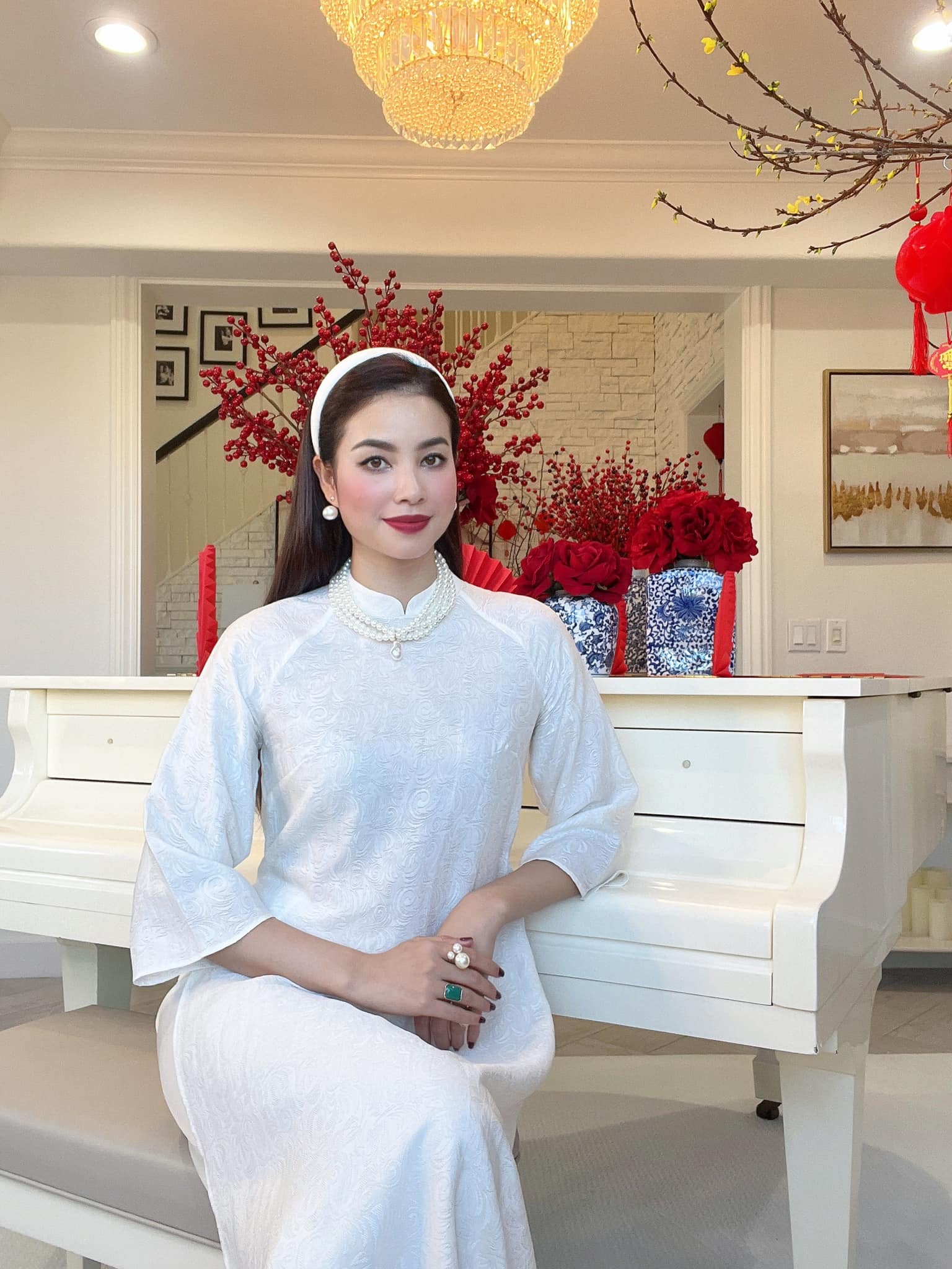Hoa hậu Việt lấy chồng 6 năm chưa công khai danh tính, tuổi 34 làm chủ tiệm hoa, ở biệt thự 7 phòng - Ảnh 3.
