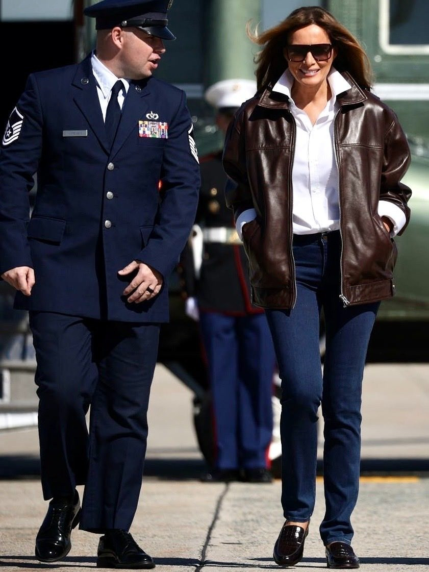 Khoảnh khắc tuyệt đối điện ảnh của bà Melania Trump - Ảnh 2.