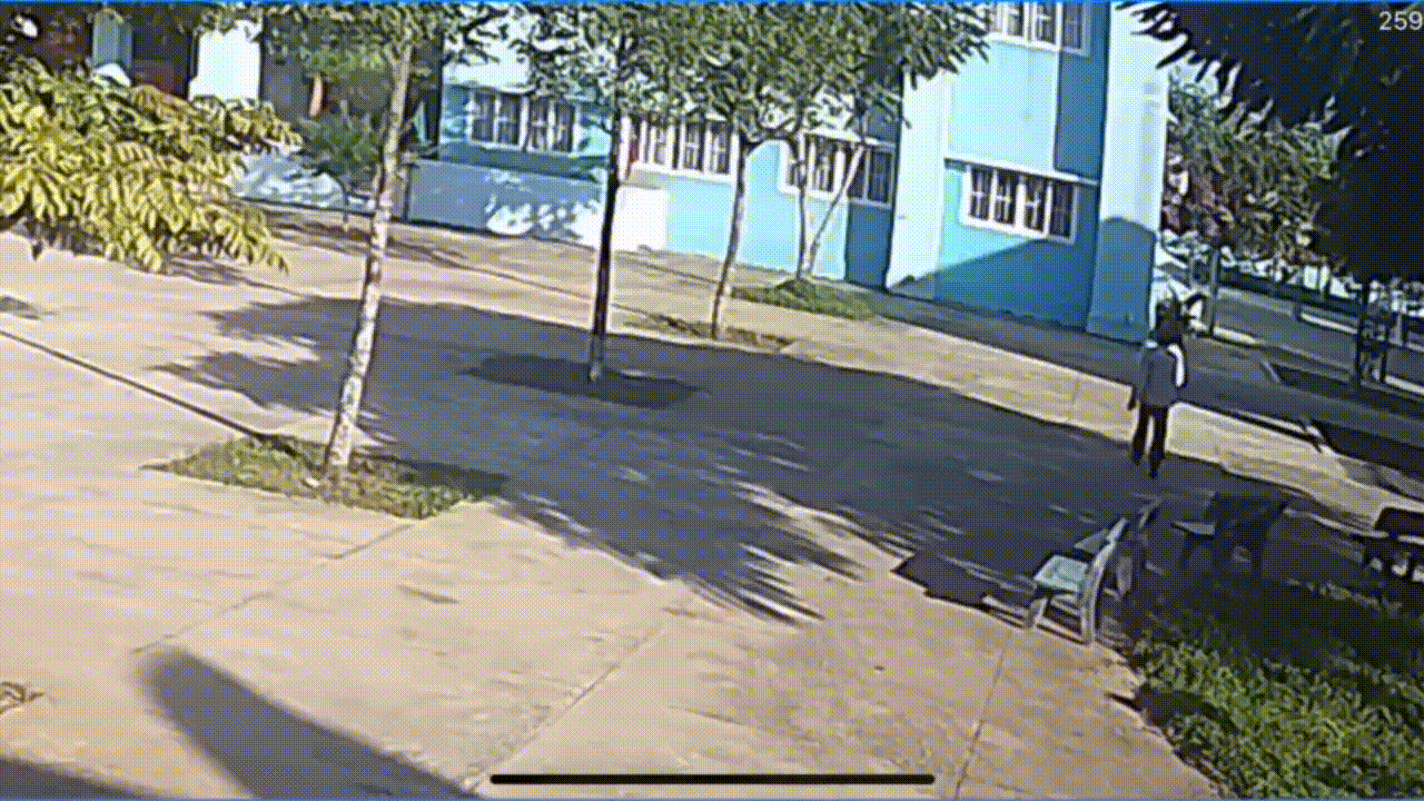 Hồ sơ 'cá biệt' của thầy giáo bóp cổ đồng nghiệp khi bị nhắc đỗ xe sai quy định - Ảnh 2.