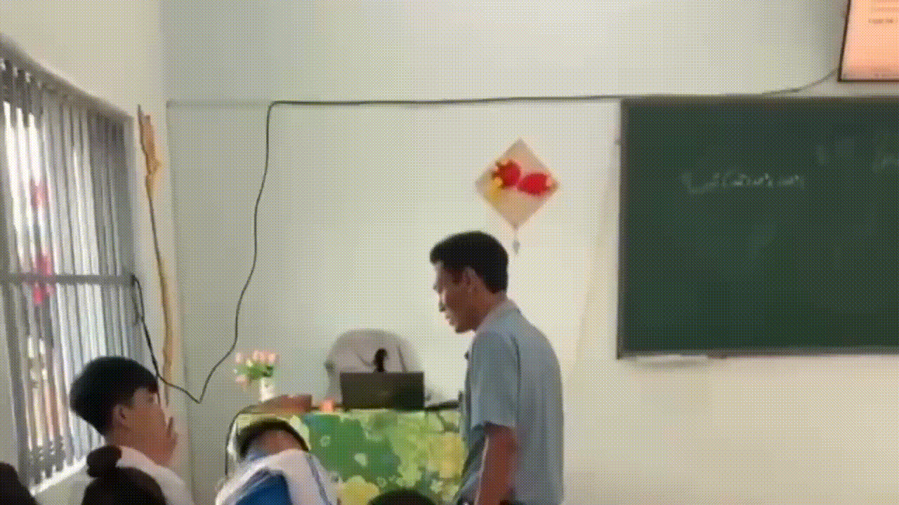 Hồ sơ 'cá biệt' của thầy giáo bóp cổ đồng nghiệp khi bị nhắc đỗ xe sai quy định - Ảnh 1.