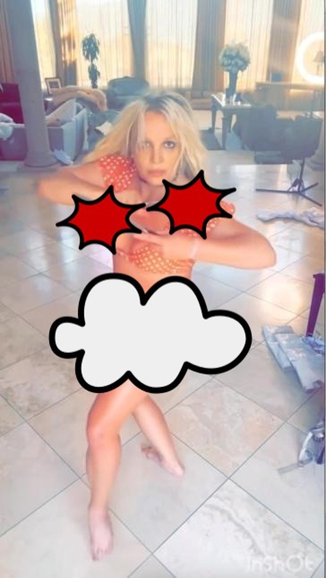 britney-spears-dances-fake-knive-1759807952000604261010-1759823646257-1759823646390639635987.jpg