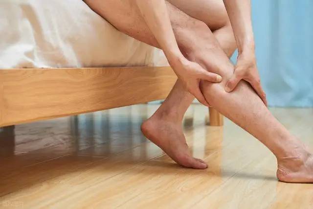 Người bị cục máu đông thường có 4 triệu chứng khi đi bộ, điều thứ 3 thường bị nhầm lẫn với lão hóa và kiệt sức - Ảnh 5.