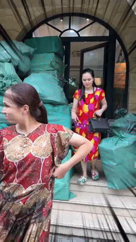 gif-2-175983346178556928157-1759850006346-1759850007293506418584.gif
