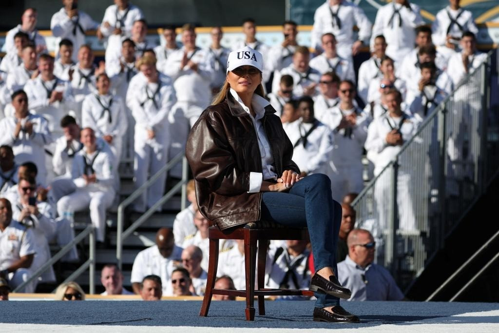 Khoảnh khắc tuyệt đối điện ảnh của bà Melania Trump - Ảnh 6.