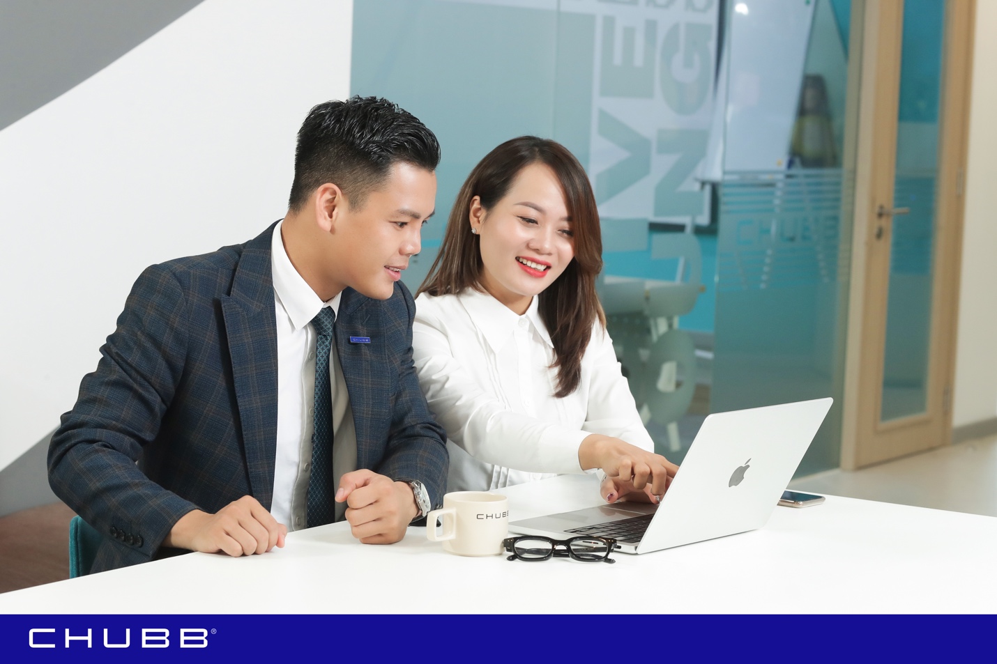 A person and person looking at a computer  Description automatically generated