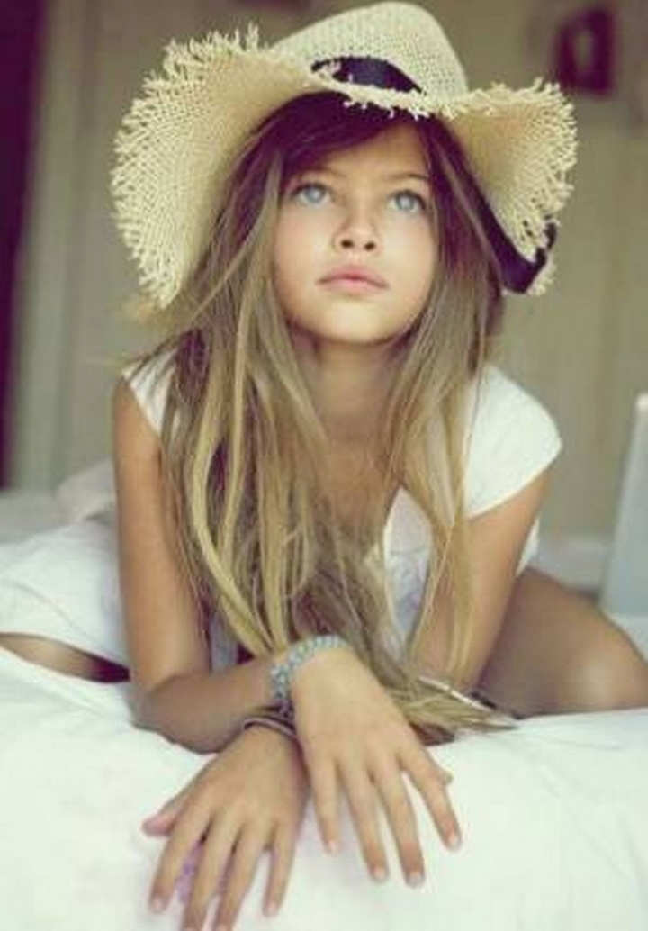1thylane-blondeau4-10165880-1759910023958-1759910024087549413453.jpeg
