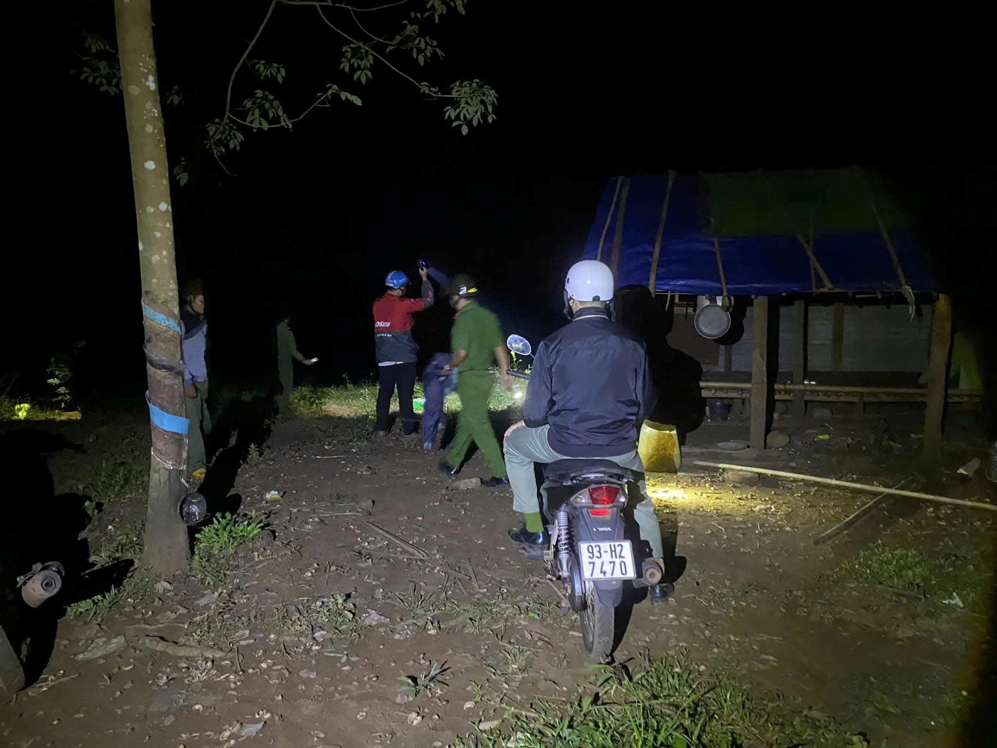 Vụ thảm án ở Đồng Nai: Hành trình truy bắt Lê Sỹ Tùng trong 56 giờ nghẹt thở - Ảnh 8. Vụ thảm án ở Đồng Nai: Hành trình truy bắt Lê Sỹ Tùng trong 56 giờ nghẹt thở - Ảnh 8.