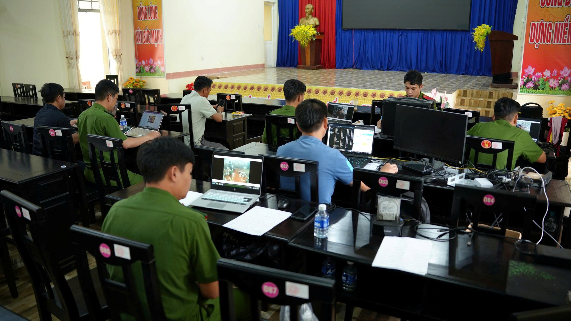 Vụ thảm án ở Đồng Nai: Hành trình truy bắt Lê Sỹ Tùng trong 56 giờ nghẹt thở - Ảnh 7. Vụ thảm án ở Đồng Nai: Hành trình truy bắt Lê Sỹ Tùng trong 56 giờ nghẹt thở - Ảnh 7.