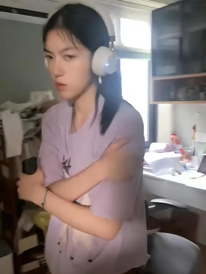 Đăng video con gái lên mạng, người mẹ nhận về loạt chỉ trích: &quot;Đừng bao giờ làm vậy với con mình!&quot;- Ảnh 3.