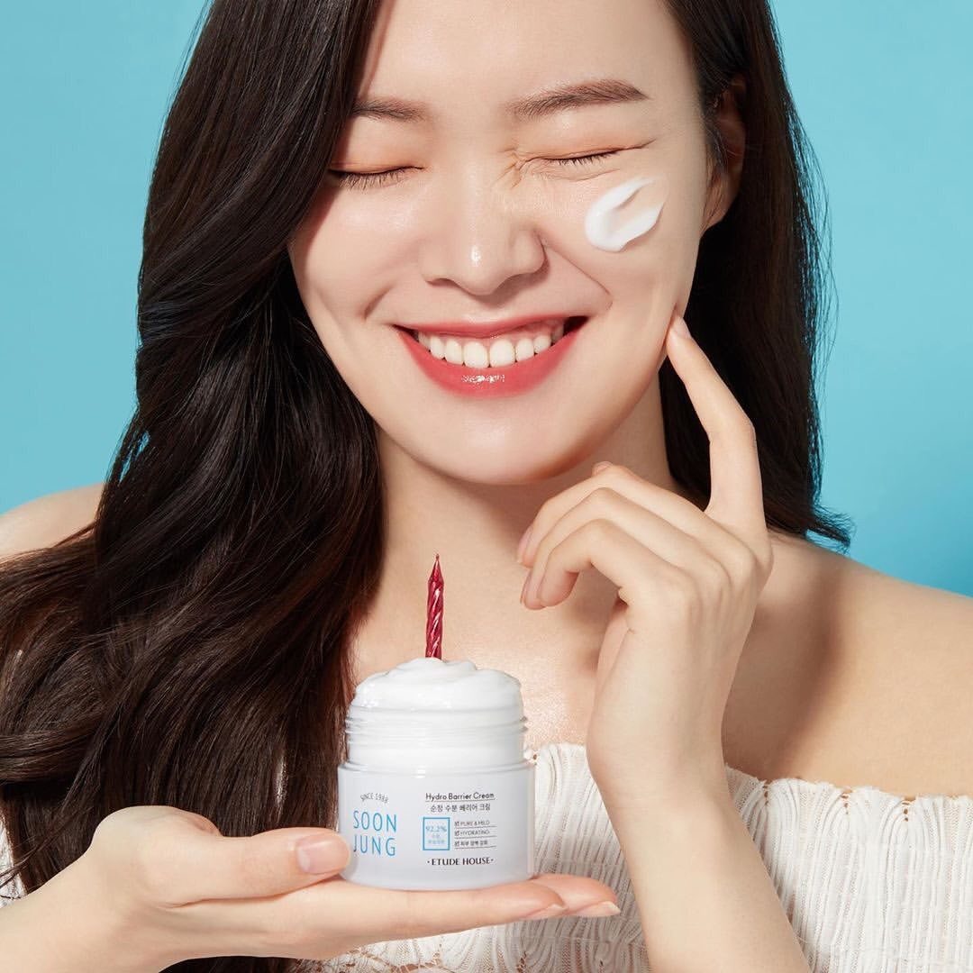Vogue tung hô 7 món skincare Hàn: Bôi lên da đẹp nức nở, dùng rồi chỉ muốn thốt lên Vogue tung hô 7 món skincare Hàn: Bôi lên da đẹp nức nở, dùng rồi chỉ muốn thốt lên