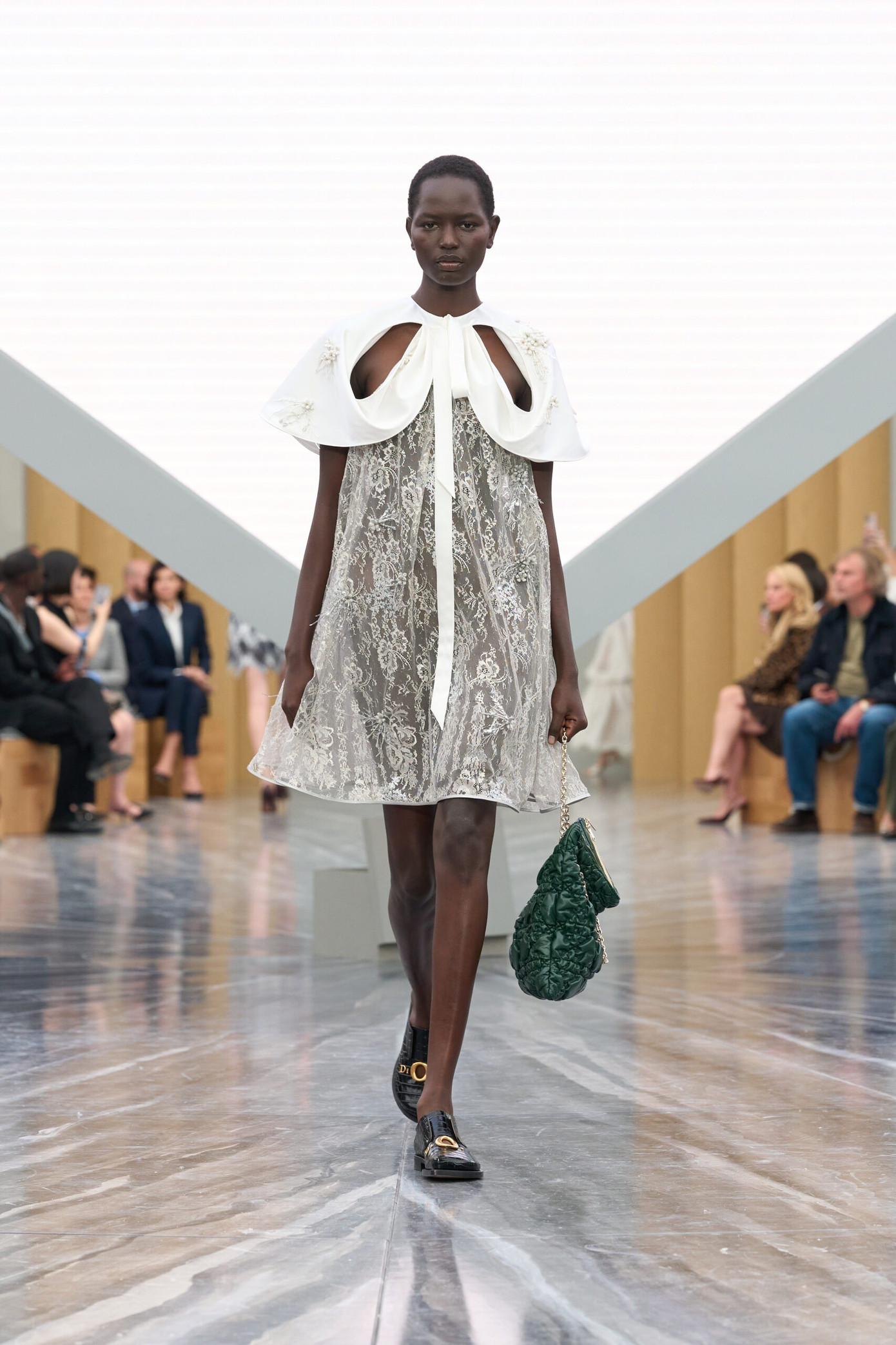 dior-w-rtw-ss26-look-54-scaled-1759893935581-1759893940682590095668.jpg