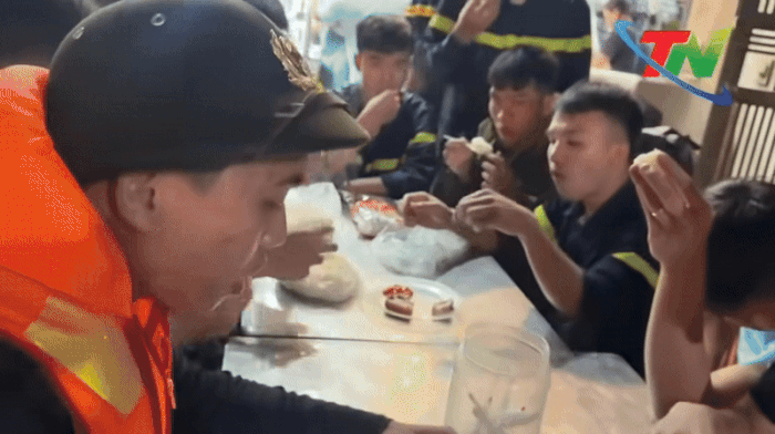 Những bữa ăn sáng lúc... 6h tối: Chữ thương viết thế nào cũng không đủ - Ảnh 1.