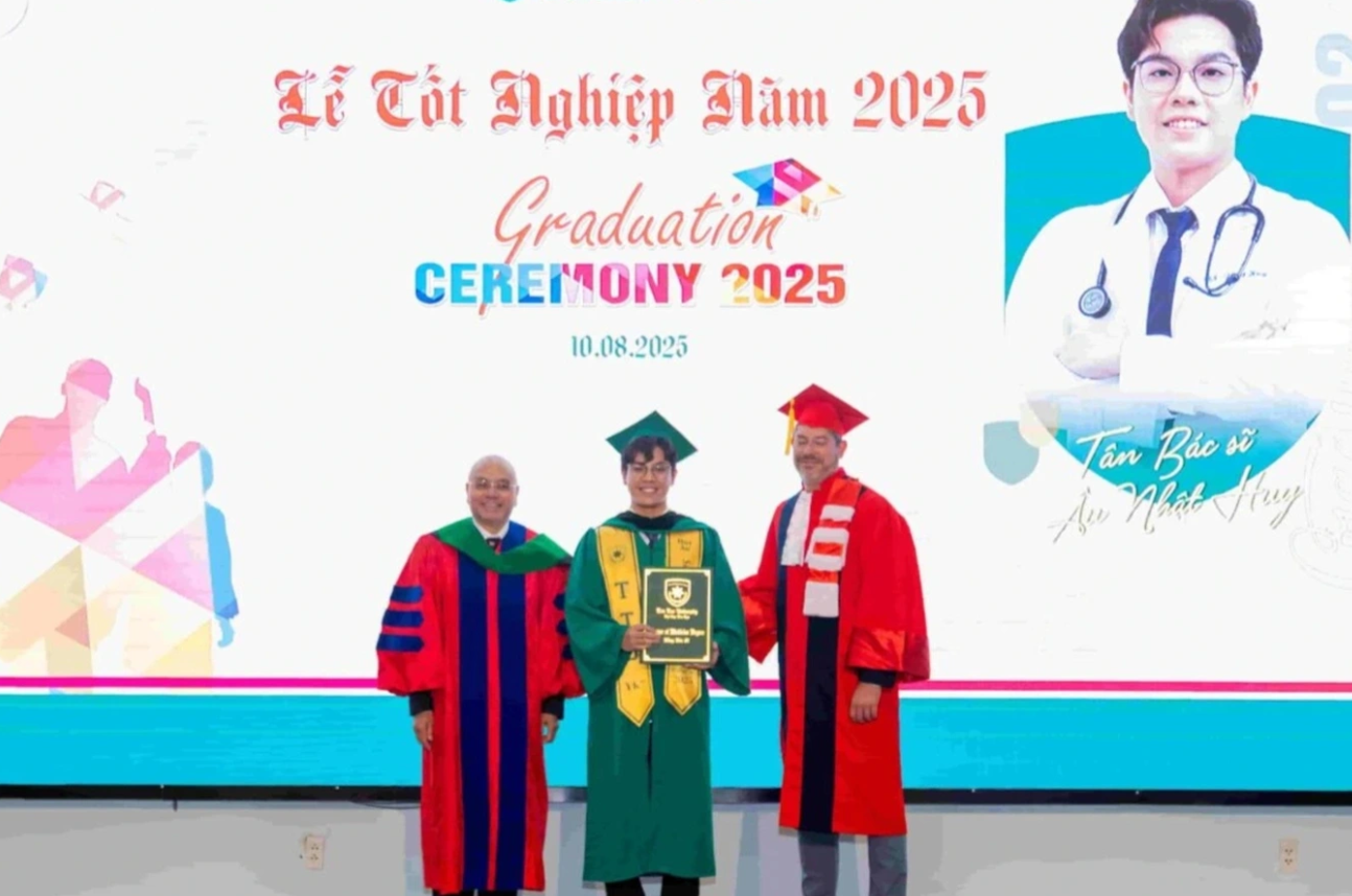 To&agrave;n cảnh vụ nam sinh 24 tuổi tr&uacute;ng tuyển tiến sĩ Y khoa Phạm Ngọc Thạch: T&igrave;m ra nghi vấn mới, trường chưa l&ecirc;n tiếng!- Ảnh 3.