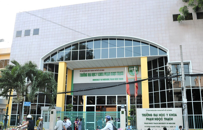 To&agrave;n cảnh vụ nam sinh 24 tuổi tr&uacute;ng tuyển tiến sĩ Y khoa Phạm Ngọc Thạch: T&igrave;m ra nghi vấn mới, trường chưa l&ecirc;n tiếng!- Ảnh 2.