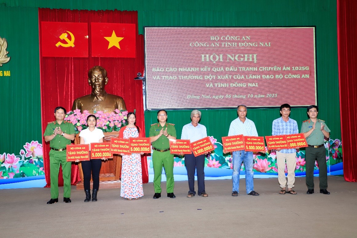 Vụ thảm án ở Đồng Nai: Hành trình truy bắt Lê Sỹ Tùng trong 56 giờ nghẹt thở - Ảnh 15. Vụ thảm án ở Đồng Nai: Hành trình truy bắt Lê Sỹ Tùng trong 56 giờ nghẹt thở - Ảnh 15.