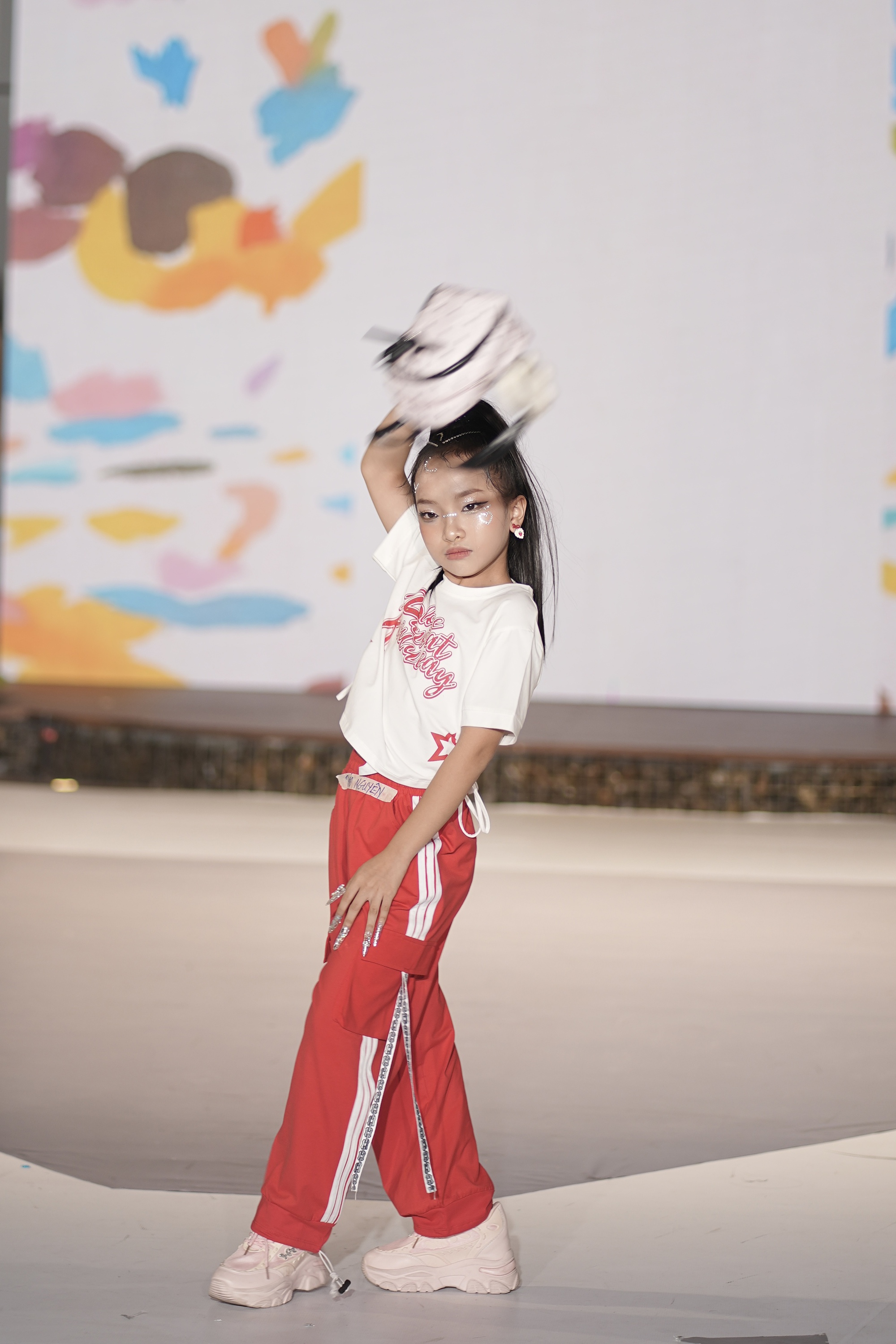 “Em Bé Chất” Xệ Xệ làm vedette, khuấy động sàn diễn thời trang nhí- Ảnh 12. “Em Bé Chất” Xệ Xệ làm vedette, khuấy động sàn diễn thời trang nhí- Ảnh 12.