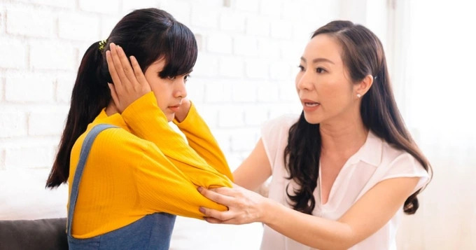 Đăng video con gái lên mạng, người mẹ nhận về loạt chỉ trích: &quot;Đừng bao giờ làm vậy với con mình!&quot;- Ảnh 4.