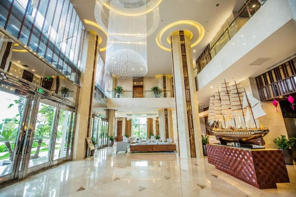 Đại gia U60 kín tiếng đứng sau khách sạn 5 sao 18 tầng đầu tiên ở Thanh Hóa, 'đánh chiếm' sang Quảng Ninh xây chuỗi - Ảnh 4. Đại gia U60 kín tiếng đứng sau khách sạn 5 sao 18 tầng đầu tiên ở Thanh Hóa, 'đánh chiếm' sang Quảng Ninh xây chuỗi - Ảnh 4.