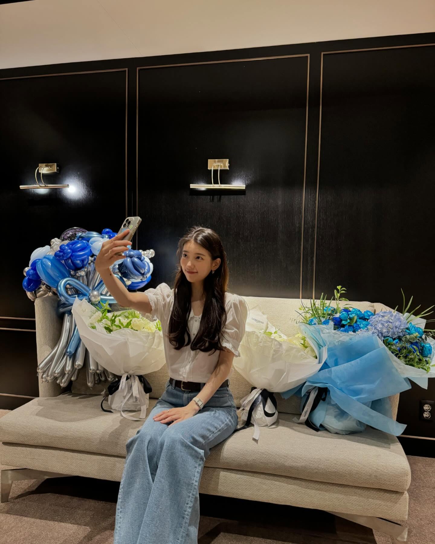 Đẹp lộng lẫy như nữ chính Genie, Make a Wish cũng chỉ thích mặc đồ tối giản - Ảnh 3. Đẹp lộng lẫy như nữ chính Genie, Make a Wish cũng chỉ thích mặc đồ tối giản - Ảnh 3.