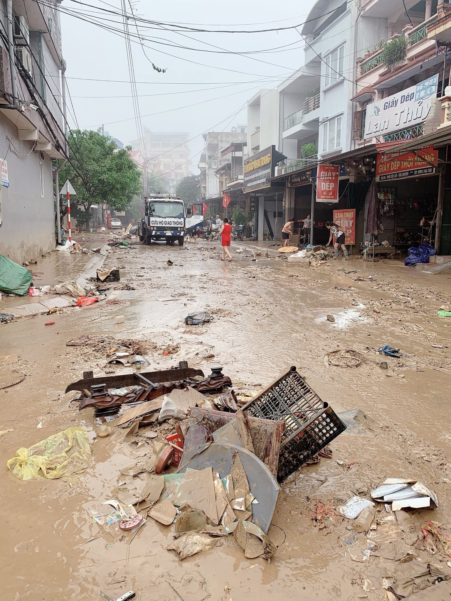 Lũ rút, Thái Nguyên hiện lên với một khung cảnh tan hoang đến xót xa - Ảnh 10. Lũ rút, Thái Nguyên hiện lên với một khung cảnh tan hoang đến xót xa - Ảnh 10.