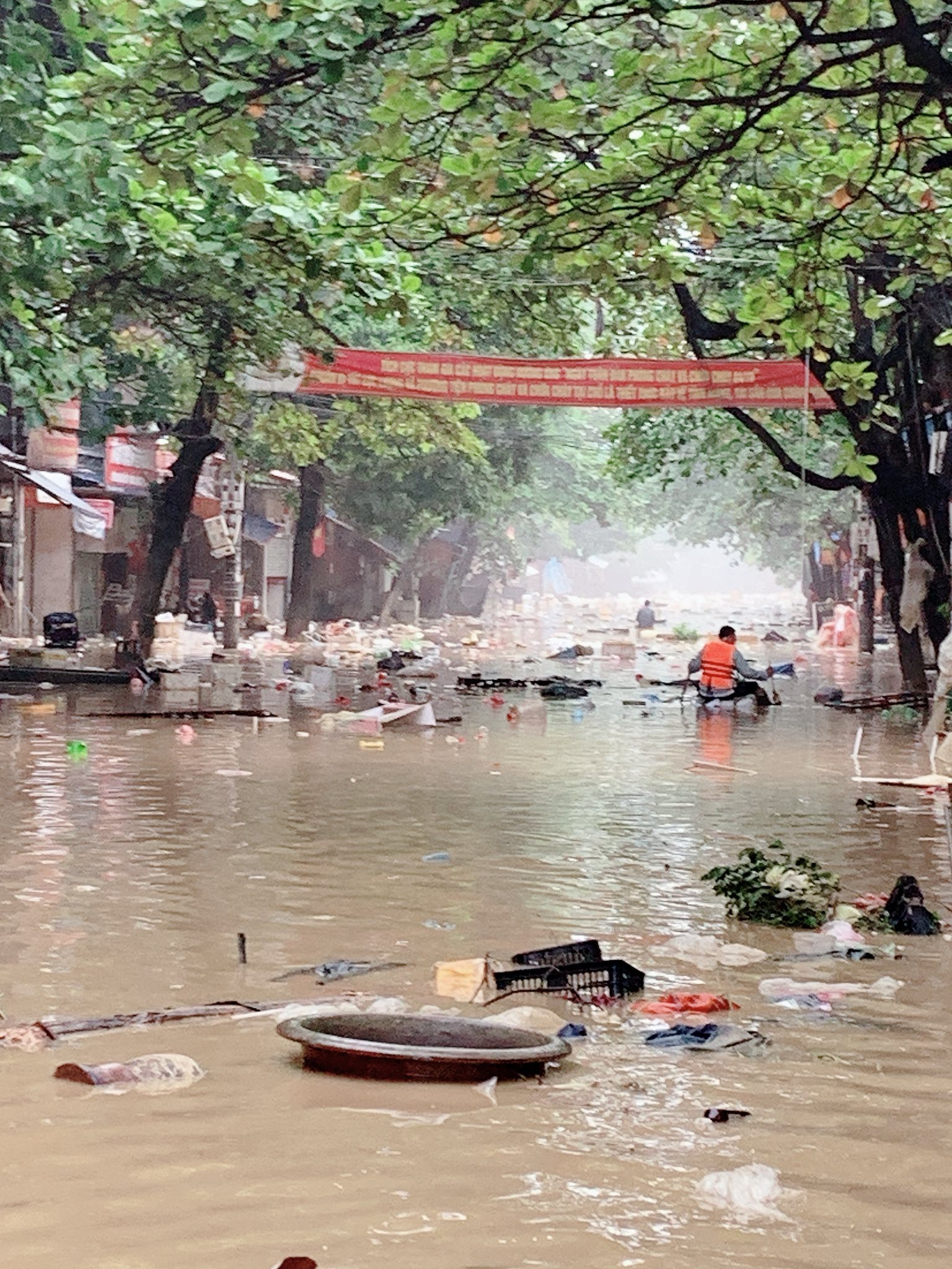 Lũ rút, Thái Nguyên hiện lên với một khung cảnh tan hoang đến xót xa - Ảnh 8. Lũ rút, Thái Nguyên hiện lên với một khung cảnh tan hoang đến xót xa - Ảnh 8.