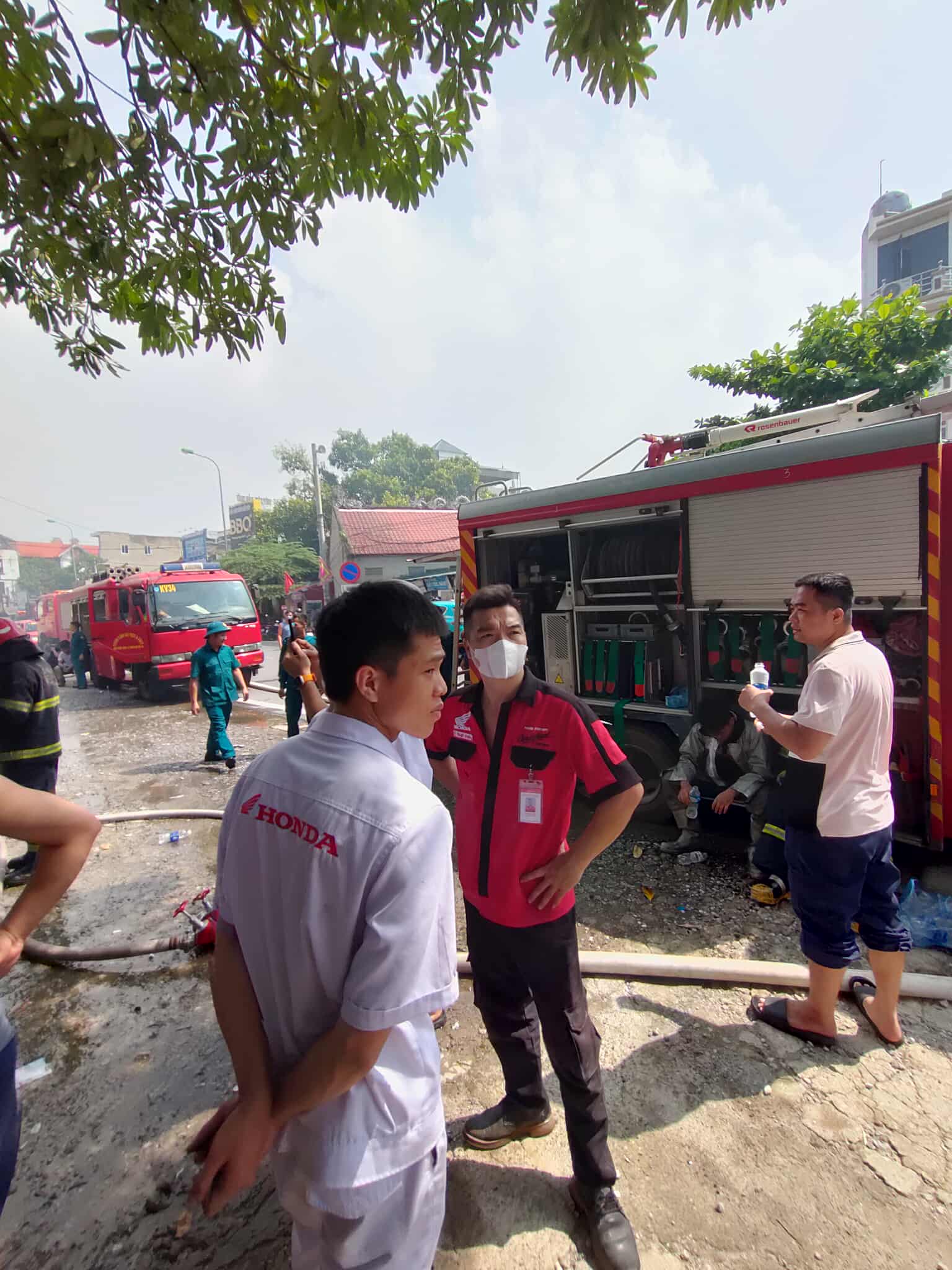 Hà Nội: Cháy lớn tại 1 siêu thị điện máy - Ảnh 1. Hà Nội: Cháy lớn tại 1 siêu thị điện máy - Ảnh 1.
