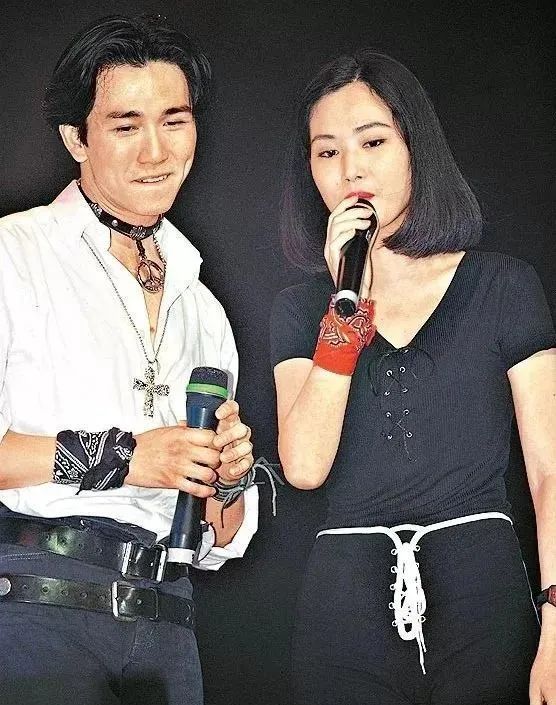 5 đôi showbiz &quot;từ yêu thành hận&quot;: Có cặp thi nhau bóc tình cũ &quot;ăn chả ăn nem&quot;, có cặp kiện nhau đòi... quà! - Ảnh 5.