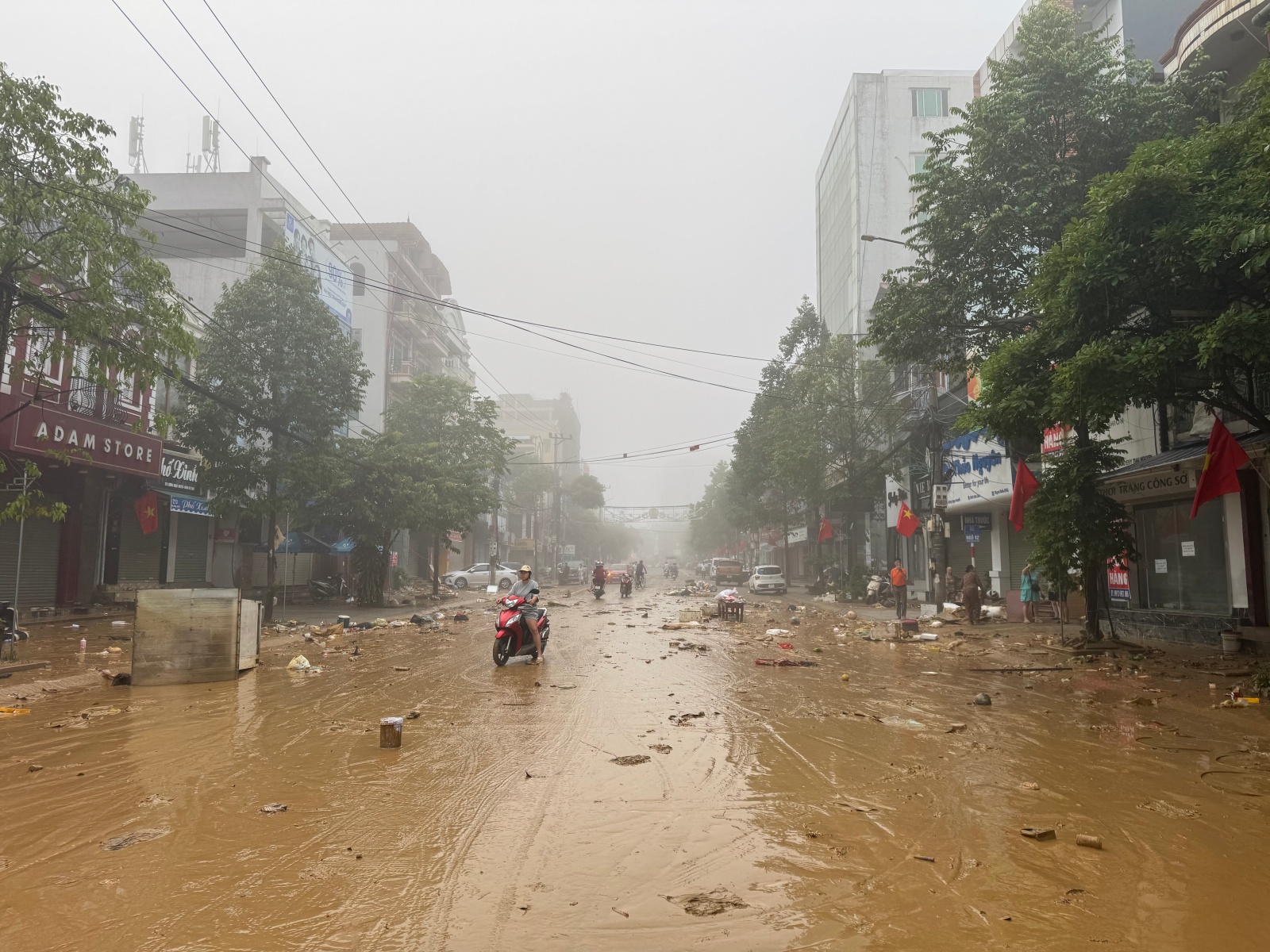 Lũ rút, Thái Nguyên hiện lên với một khung cảnh tan hoang đến xót xa - Ảnh 3. Lũ rút, Thái Nguyên hiện lên với một khung cảnh tan hoang đến xót xa - Ảnh 3.