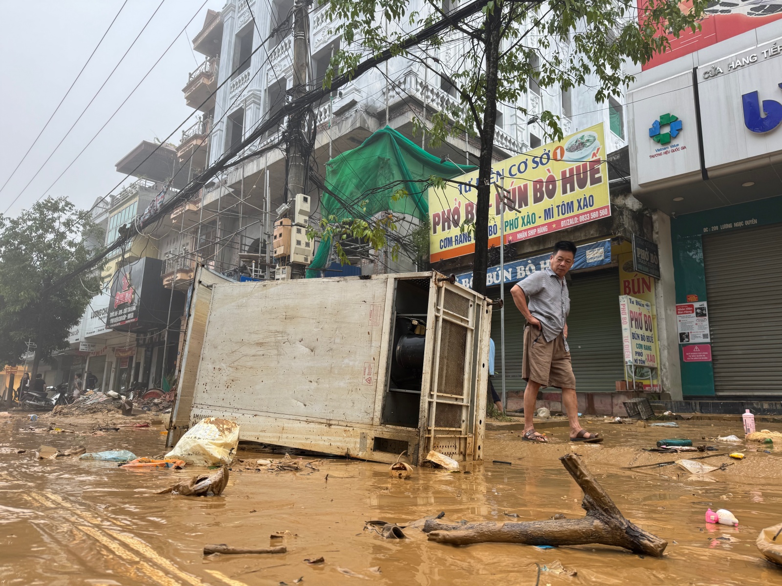 Cảnh tượng khó tin ở Trung tâm Thái Nguyên ngày 9/10 - Ảnh 19.