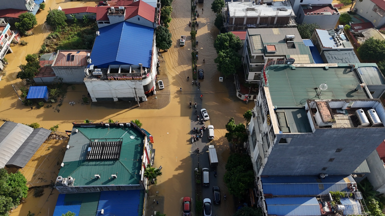 Cảnh tượng khó tin ở Trung tâm Thái Nguyên ngày 9/10 - Ảnh 10.