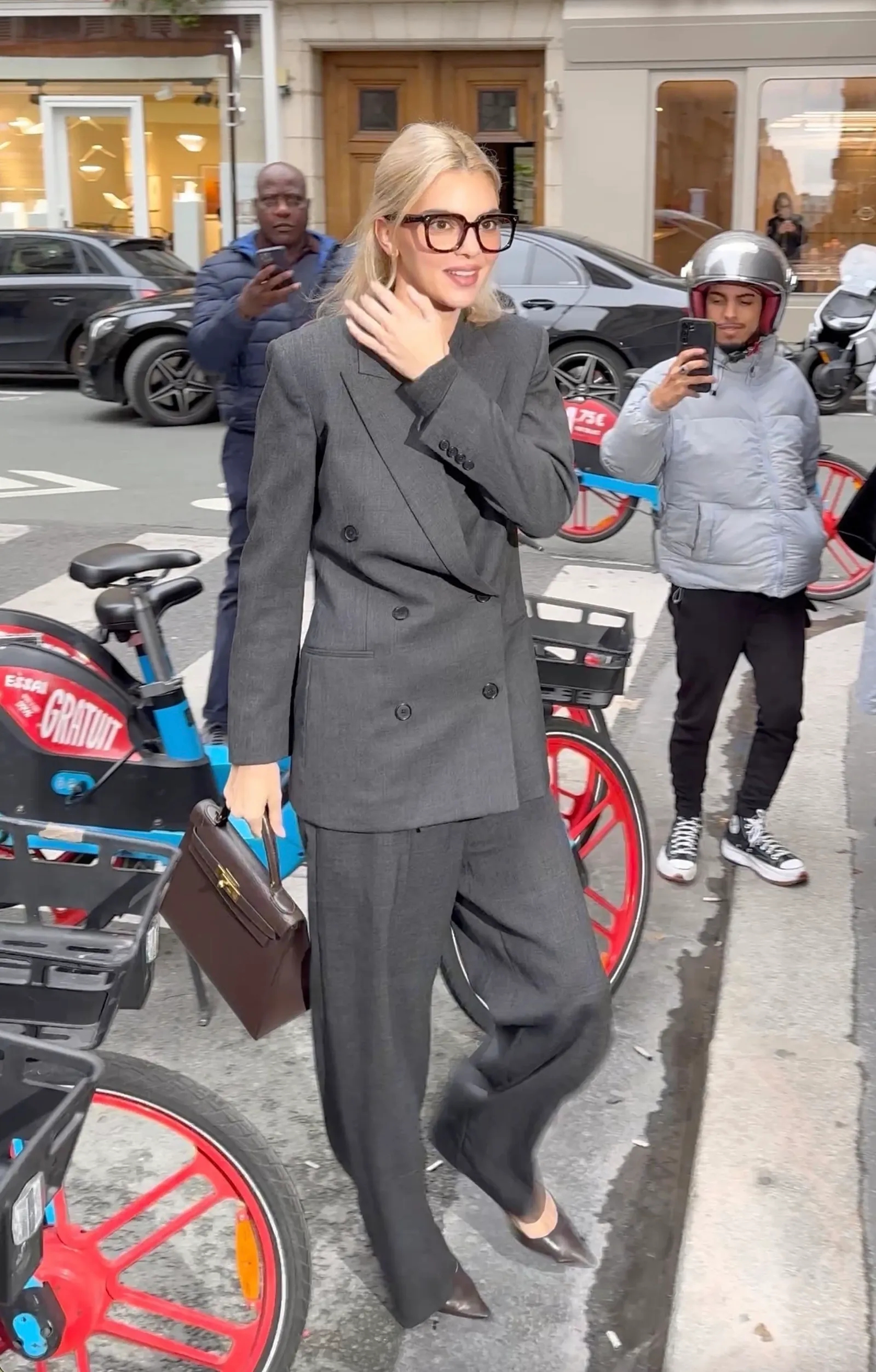 Sắp đến mùa đông, hãy để siêu cao thủ mặc đồ tối giản này gợi ý cho chị em 10 outfit sang chảnh từng centimet - Ảnh 6. Sắp đến mùa đông, hãy để siêu cao thủ mặc đồ tối giản này gợi ý cho chị em 10 outfit sang chảnh từng centimet - Ảnh 6.