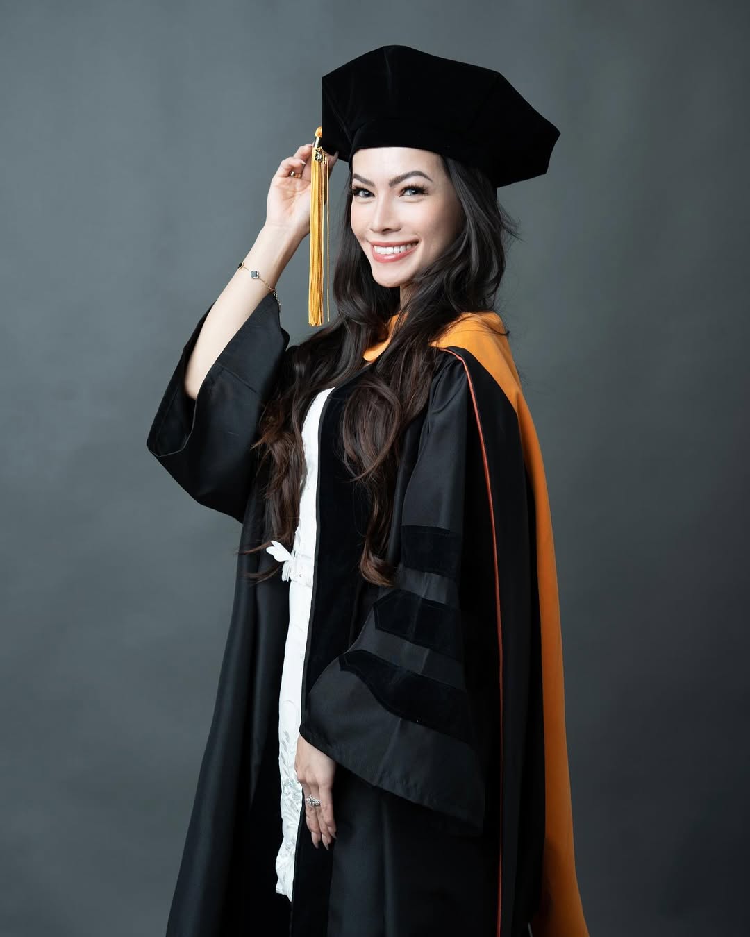Vợ Việt &quot;lỡ miệng&quot; nói thích hoàng hôn, chồng Tây lái máy bay riêng chở đi ngắm rồi vòng về ăn phở- Ảnh 6.