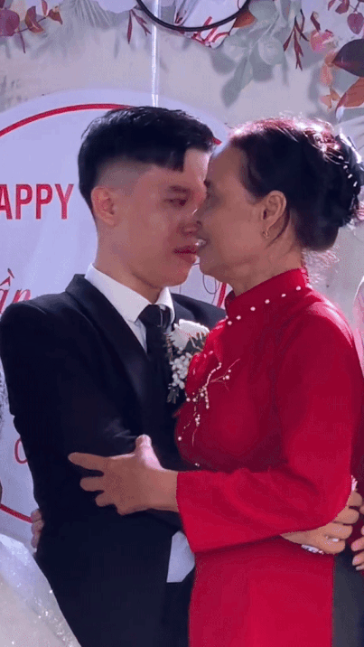 ezgif-7c0d28047e0229-1760024003213-17600240085491834363210.gif