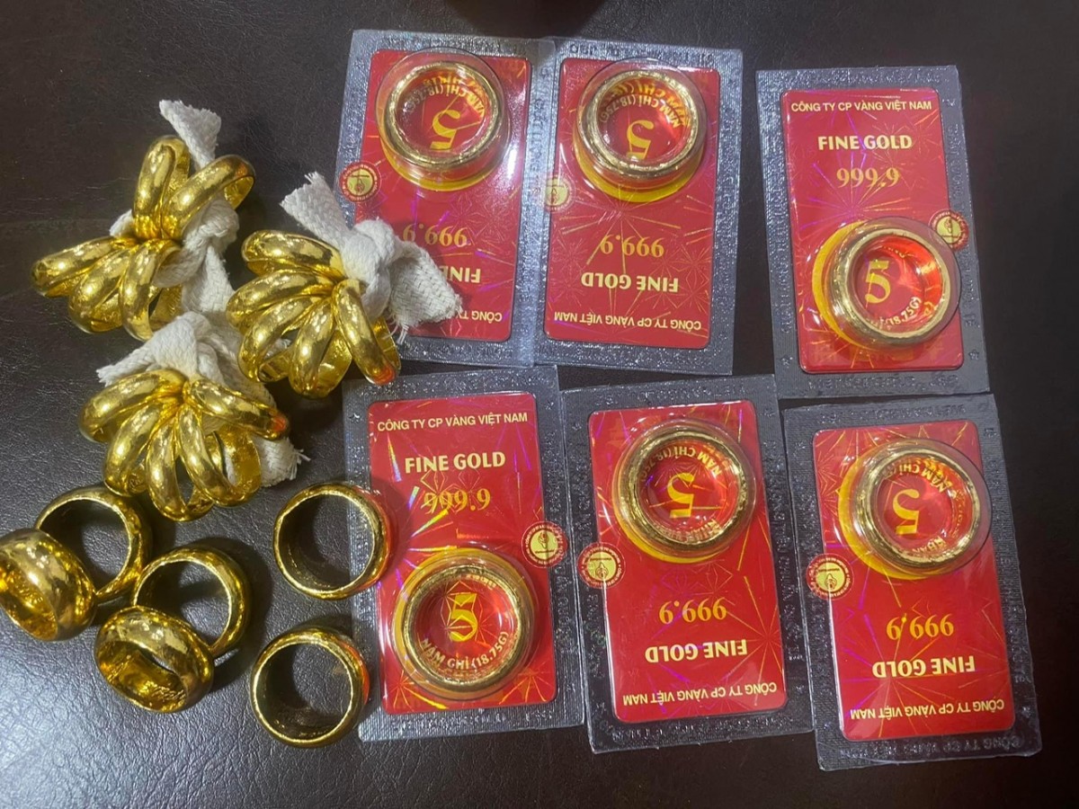 Chi 845 triệu đồng mua 15 chiếc nhẫn vàng 5 chỉ, tình hình sau 1 tháng gây bất ngờ- Ảnh 3. Chi 845 triệu đồng mua 15 chiếc nhẫn vàng 5 chỉ, tình hình sau 1 tháng gây bất ngờ- Ảnh 3.