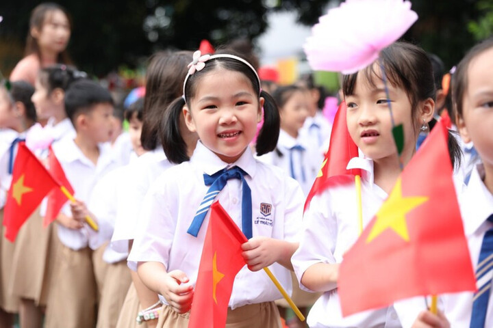 Học sinh công lập tại Hà Nội được miễn học phí từ năm học 2025-2026 - Ảnh 1.