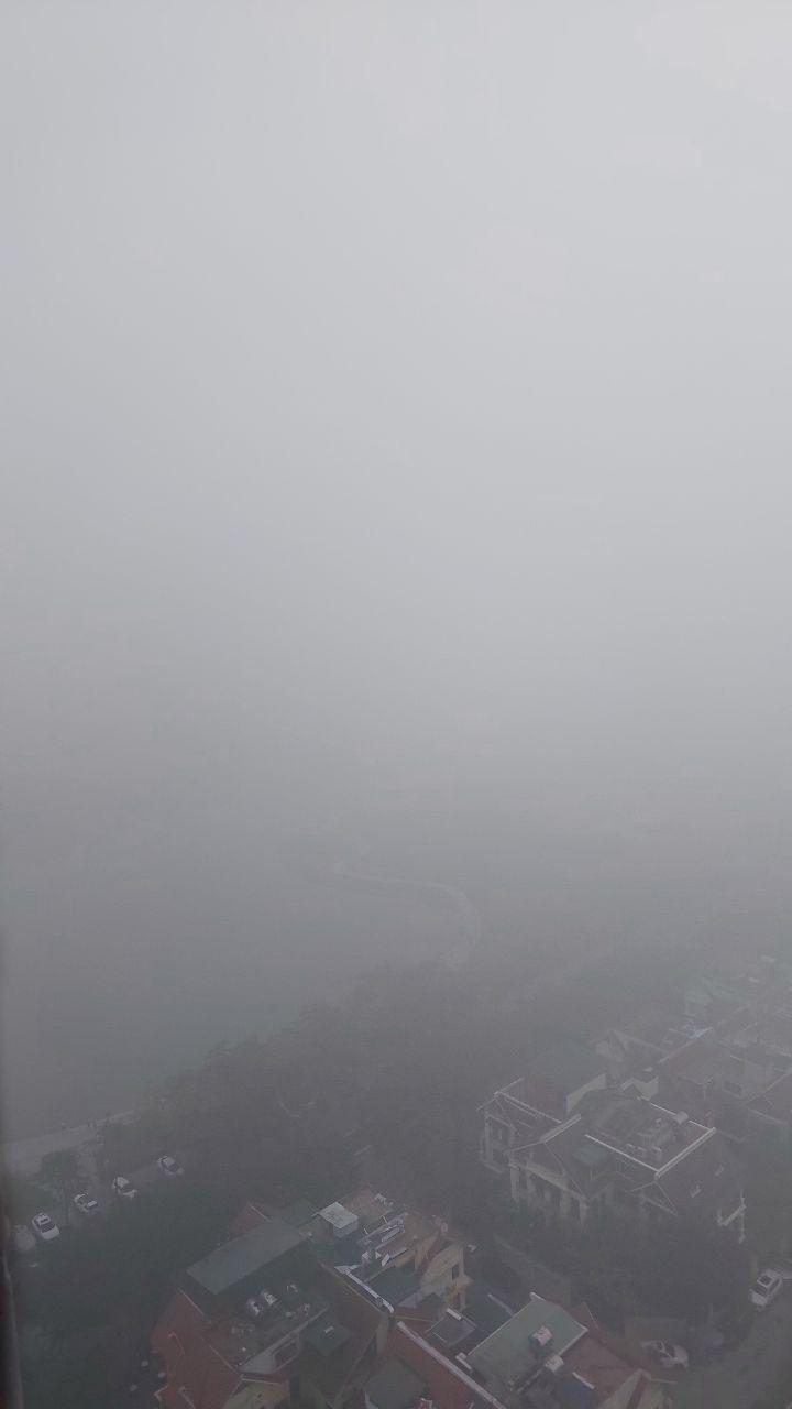 Hà Nội sáng nay sương mù dày đặc - Ảnh 2. Hà Nội sáng nay sương mù dày đặc - Ảnh 2.