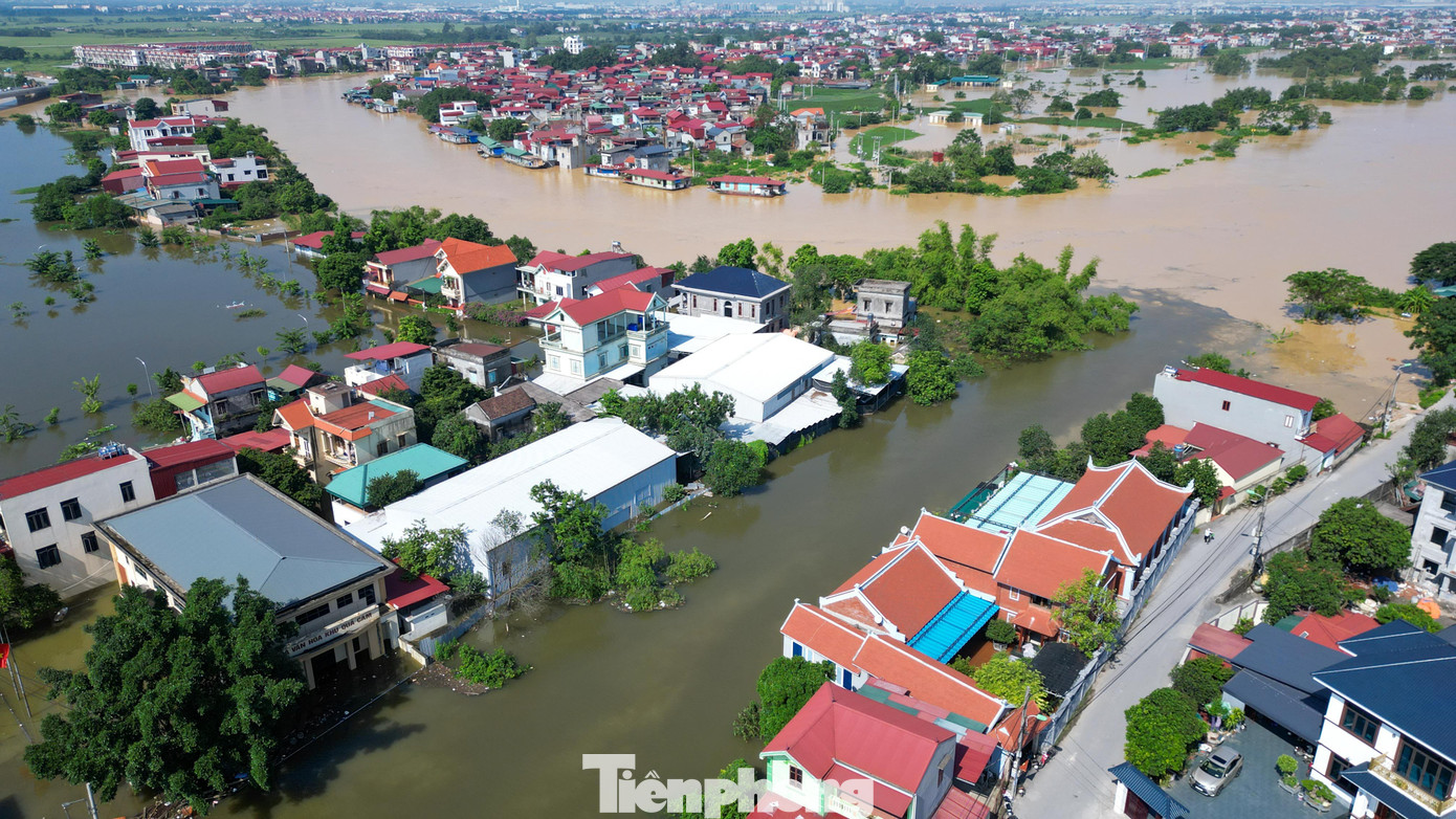 Biệt thự chìm trong biển nước, làng Quả Cảm thành ‘ốc đảo’ giữa Bắc Ninh - Ảnh 13.