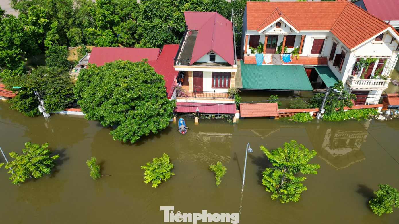 Biệt thự chìm trong biển nước, làng Quả Cảm thành ‘ốc đảo’ giữa Bắc Ninh - Ảnh 8.
