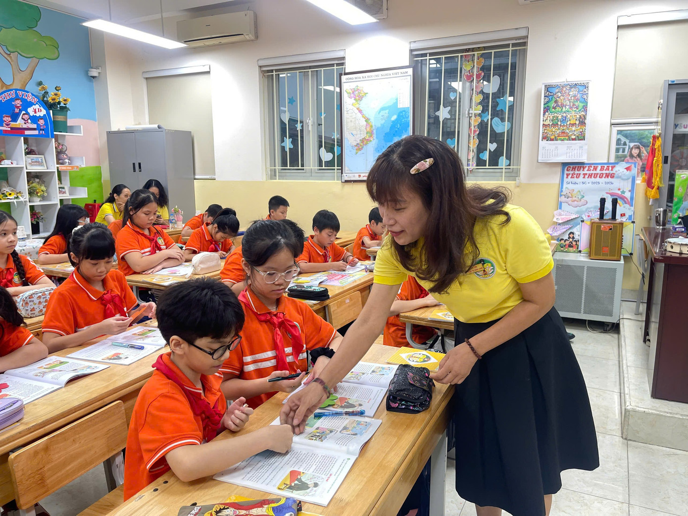 Hà Nội siết chặt tình trạng lạm thu đầu năm học - Ảnh 1.