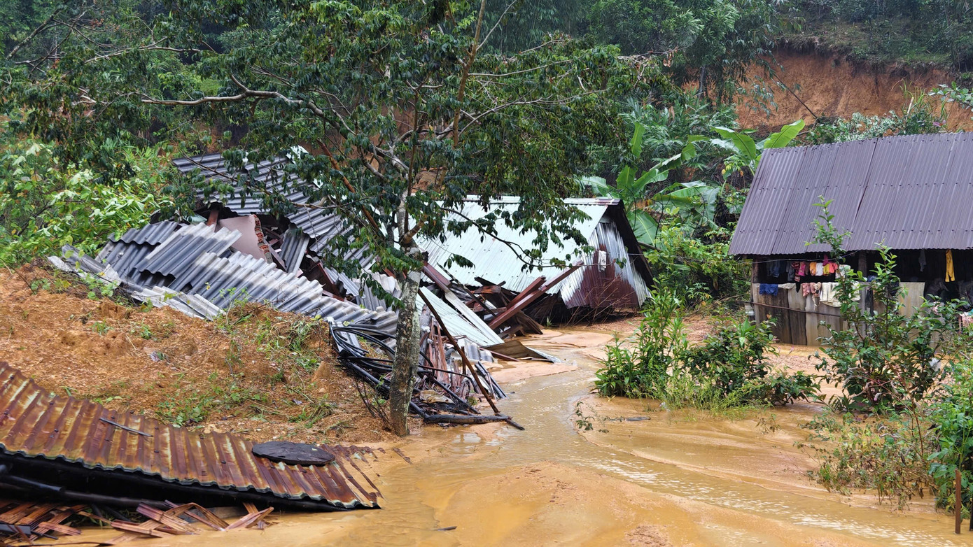 Đất trượt kinh hoàng, một thôn ở Đà Nẵng may mắn thoát cảnh Làng Nủ thứ hai - Ảnh 1. Đất trượt kinh hoàng, một thôn ở Đà Nẵng may mắn thoát cảnh Làng Nủ thứ hai - Ảnh 1.