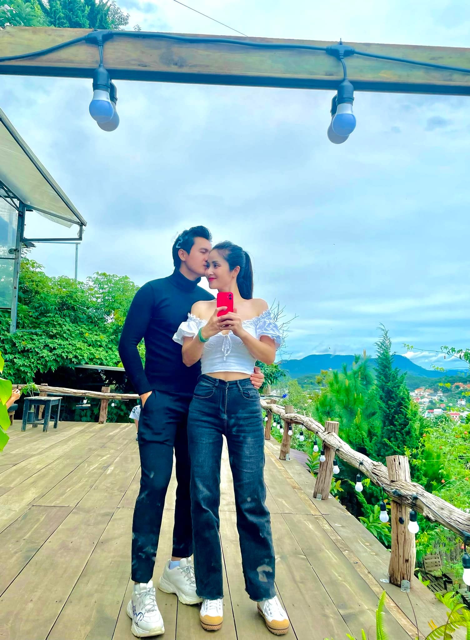 Ngoại hình U40 cực sexy của nữ diễn viên lấy chồng 2 kém 9 tuổi: Mẹ 2 con, trai lạ vẫn nhắn tin tán tỉnh - Ảnh 10. Ngoại hình U40 cực sexy của nữ diễn viên lấy chồng 2 kém 9 tuổi: Mẹ 2 con, trai lạ vẫn nhắn tin tán tỉnh - Ảnh 10.