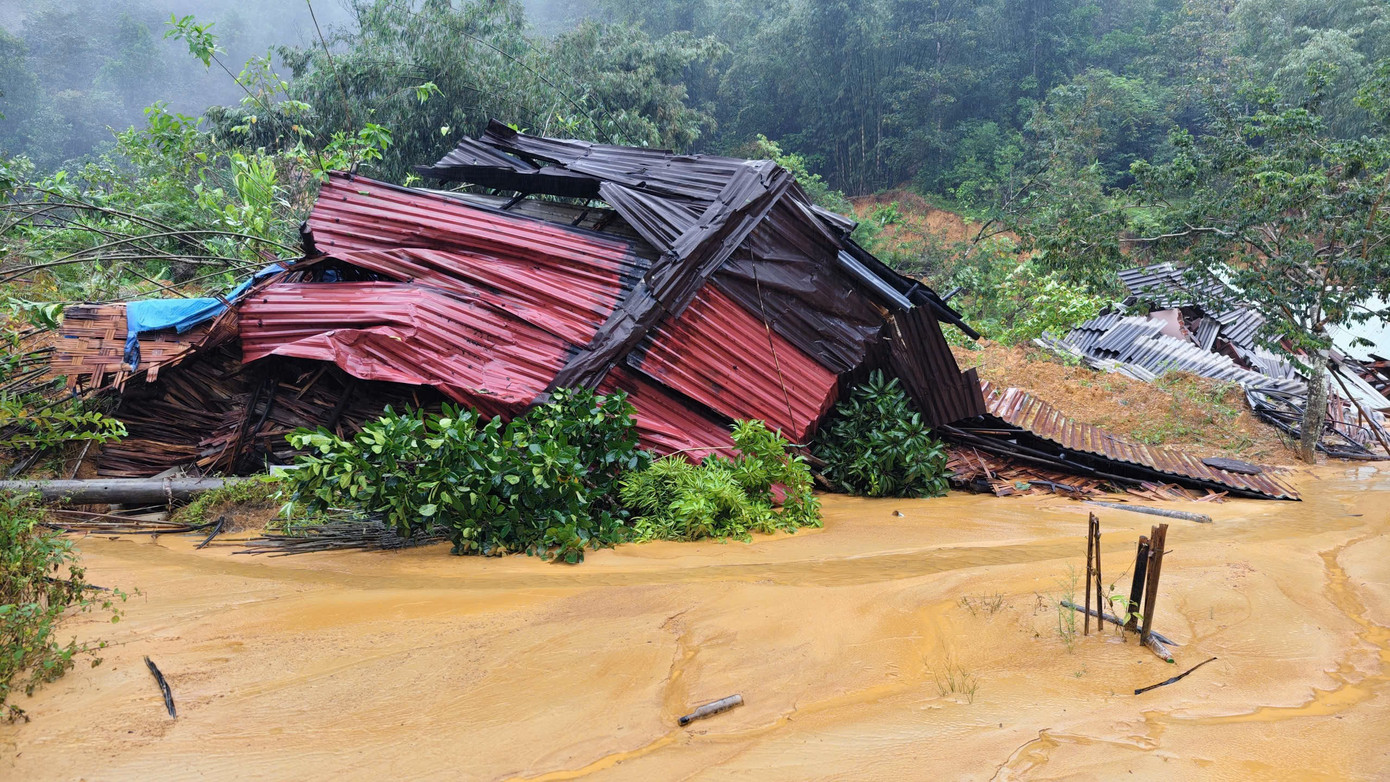 Đất trượt kinh hoàng, một thôn ở Đà Nẵng may mắn thoát cảnh Làng Nủ thứ hai - Ảnh 2. Đất trượt kinh hoàng, một thôn ở Đà Nẵng may mắn thoát cảnh Làng Nủ thứ hai - Ảnh 2.