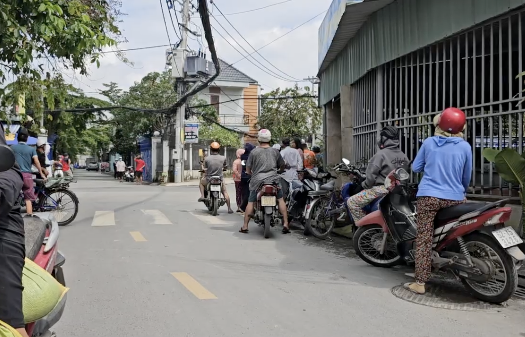 Thi thể cô gái phân hủy trong cốp ô tô ở TP HCM, chủ xe không biết? - Ảnh 3. Thi thể cô gái phân hủy trong cốp ô tô ở TP HCM, chủ xe không biết? - Ảnh 3.