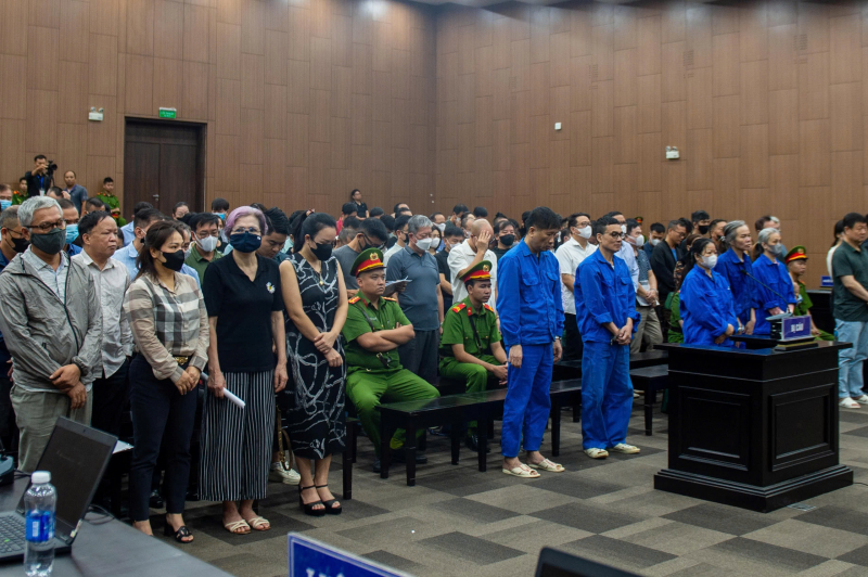 Khai đánh bạc 61 lần ở khách sạn Pullman vì “tò mò”, cựu phó trưởng phòng bị chủ toạ hỏi lại 1 câu đứng hình - Ảnh 1. Khai đánh bạc 61 lần ở khách sạn Pullman vì “tò mò”, cựu phó trưởng phòng bị chủ toạ hỏi lại 1 câu đứng hình - Ảnh 1.