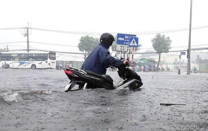 Dự báo thời tiết 1/11: Miền Trung mưa lớn, không khí lạnh liên tục tăng cường - Ảnh 1. Dự báo thời tiết 1/11: Miền Trung mưa lớn, không khí lạnh liên tục tăng cường - Ảnh 1.