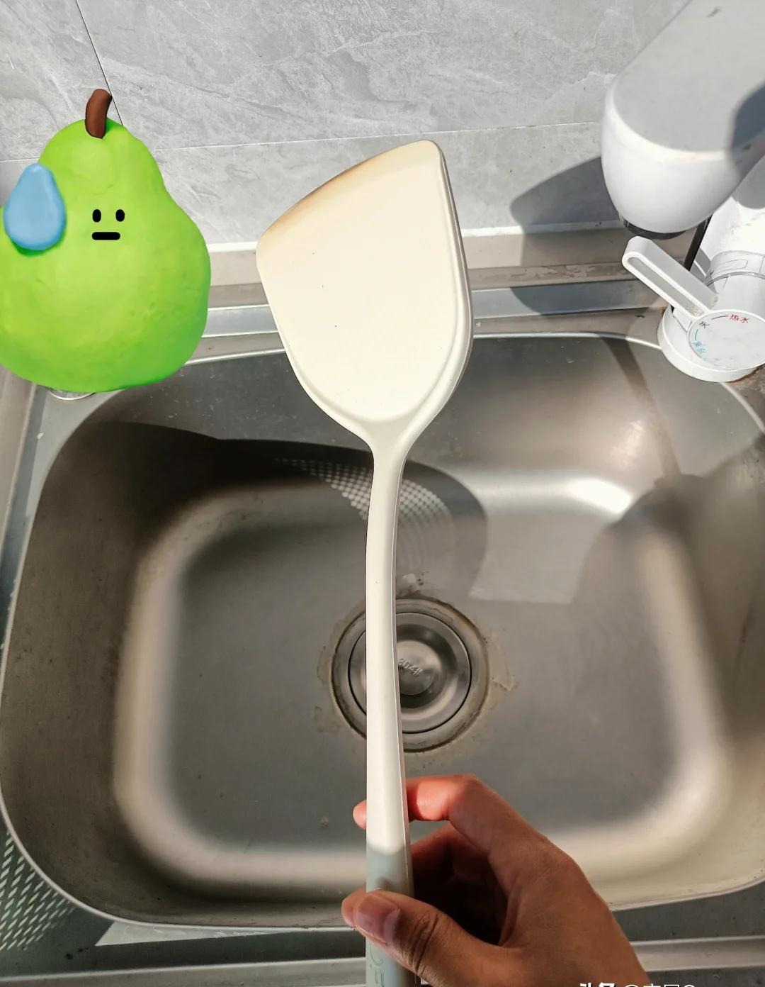 Dù tiết kiệm đến đâu, đừng dại mua 5 món đồ giá rẻ này vì dễ sinh bệnh, giảm tuổi thọ- Ảnh 1.