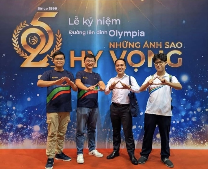 Cuộc sống hiện tại của Quán quân Olympia đầu tiên trường Ams - Ảnh 4. Cuộc sống hiện tại của Quán quân Olympia đầu tiên trường Ams - Ảnh 4.