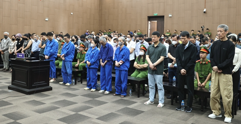 Nhóm bị cáo là cựu cán bộ, công chức nêu muôn vàn lý do khi vào khách sạn Pullman đánh bạc - Ảnh 1.