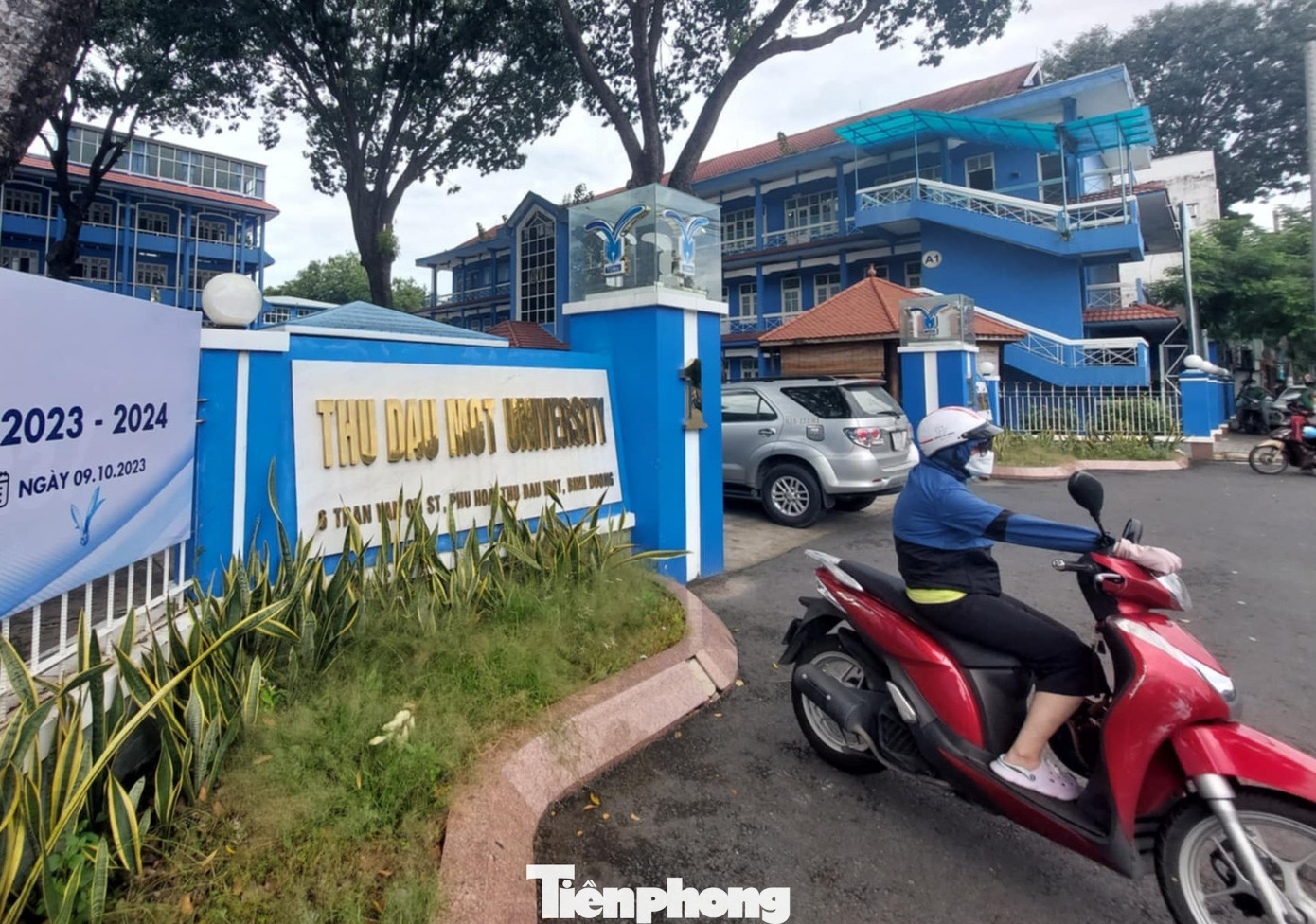 Một trường đại học công lập ở TPHCM hoàn trả tiền học phí 2 năm cho sinh viên - Ảnh 1. Một trường đại học công lập ở TPHCM hoàn trả tiền học phí 2 năm cho sinh viên - Ảnh 1.